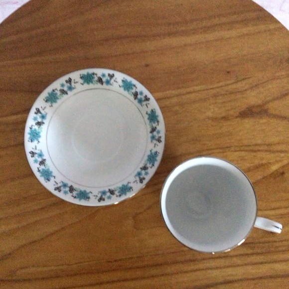 Vintage Blue Floral Footed Cup and Saucer Set - Picture 5 of 6